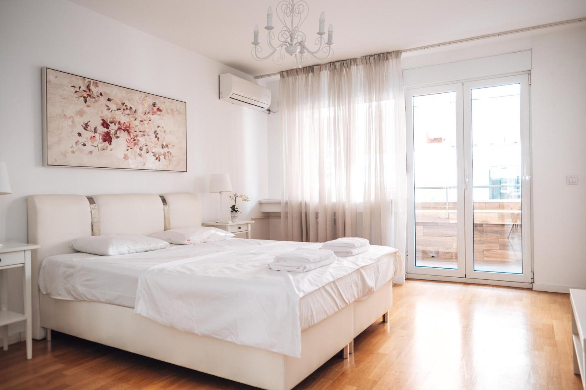 Crown Central Three Bedroom Apartment Belgrade Exterior photo