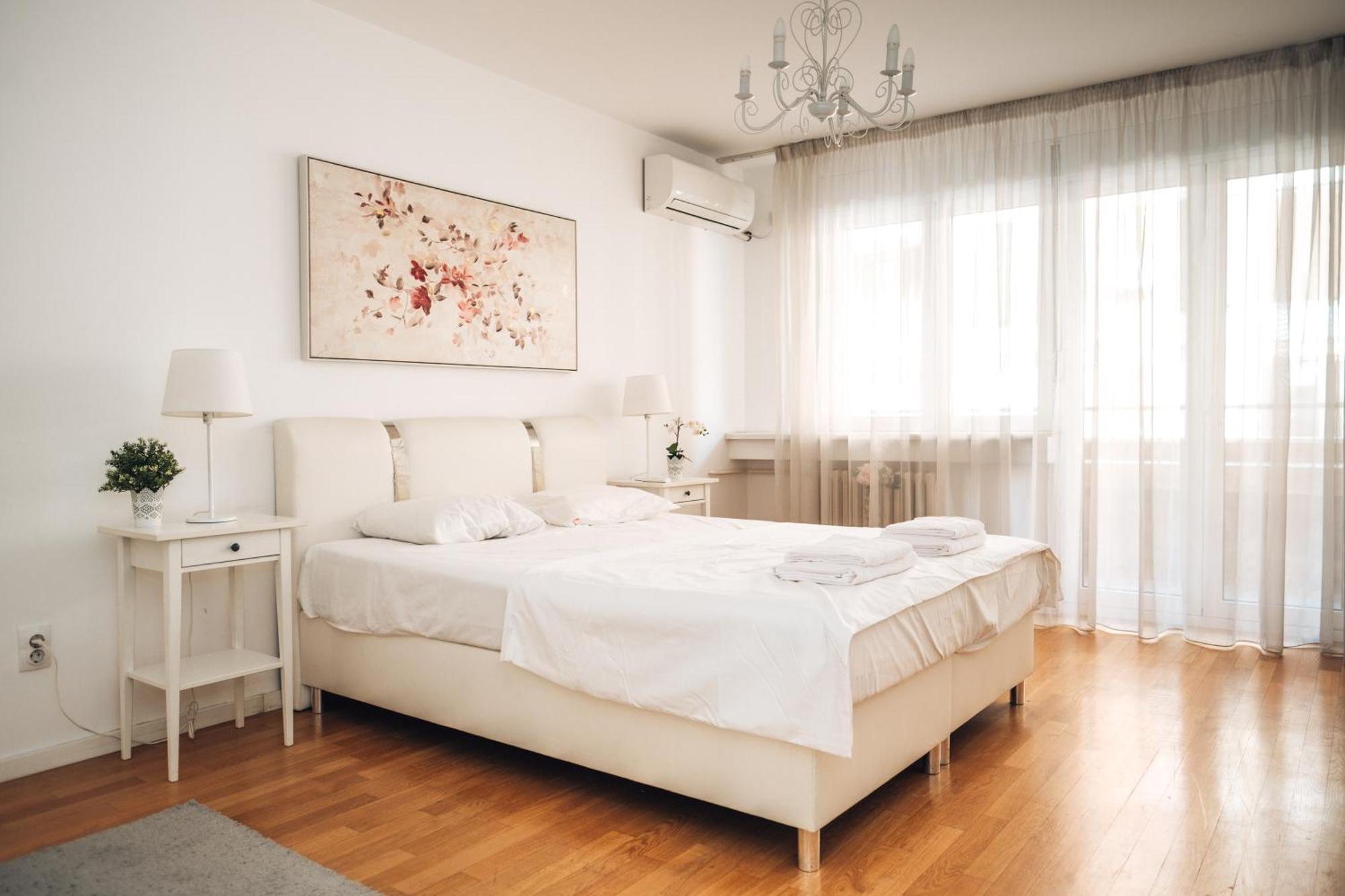 Crown Central Three Bedroom Apartment Belgrade Exterior photo
