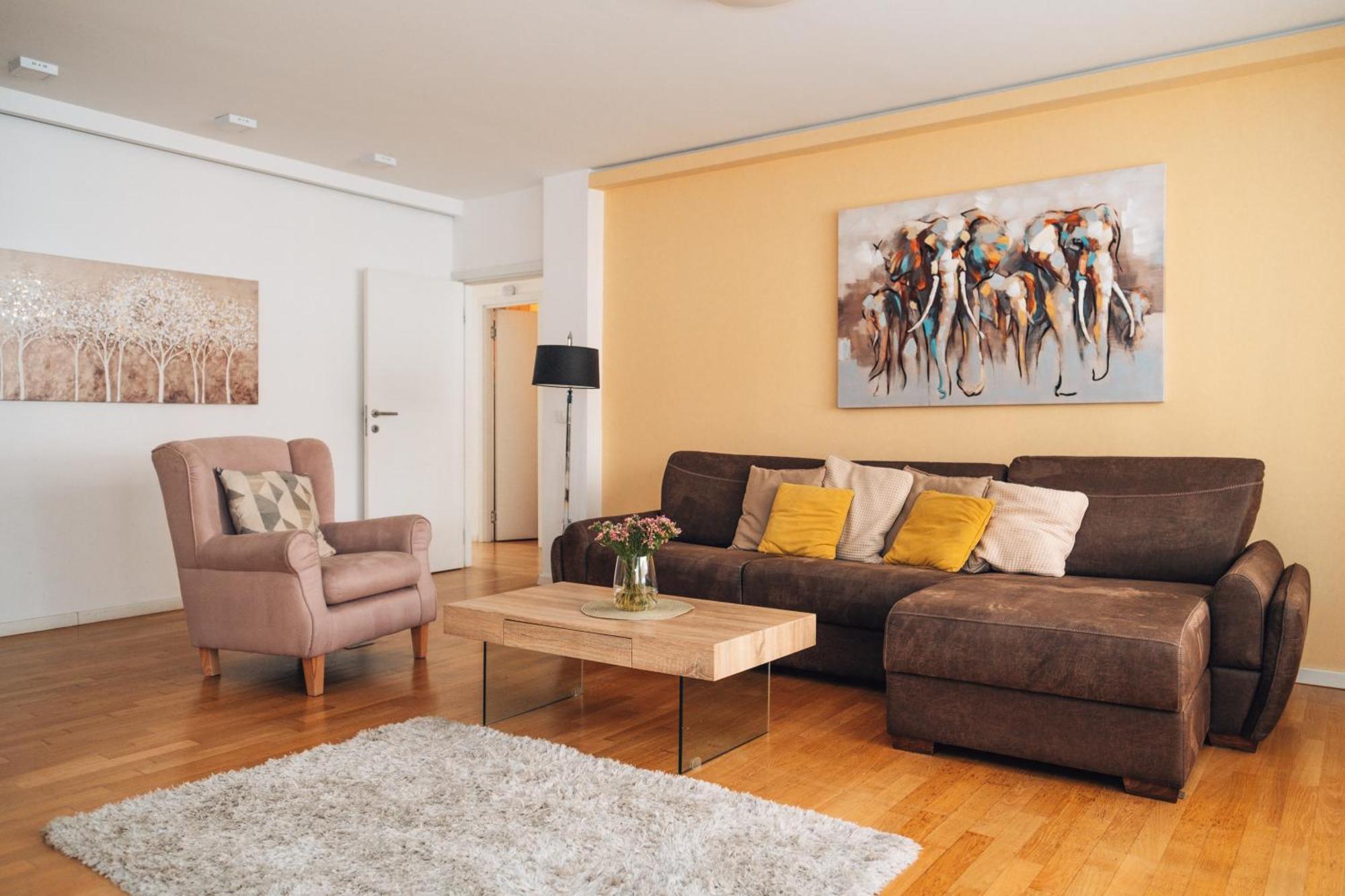 Crown Central Three Bedroom Apartment Belgrade Exterior photo
