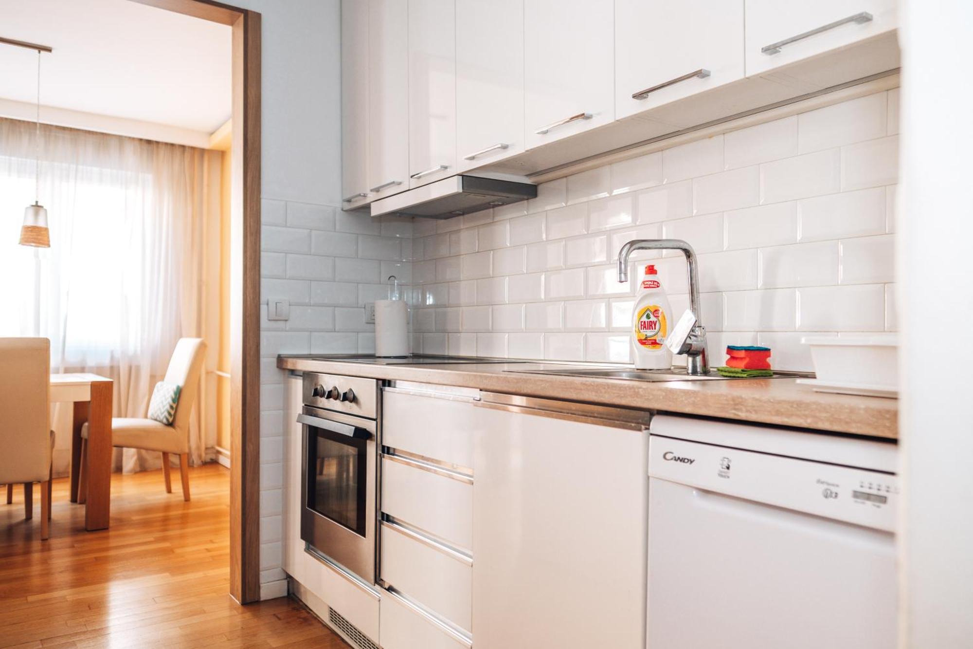Crown Central Three Bedroom Apartment Belgrade Exterior photo
